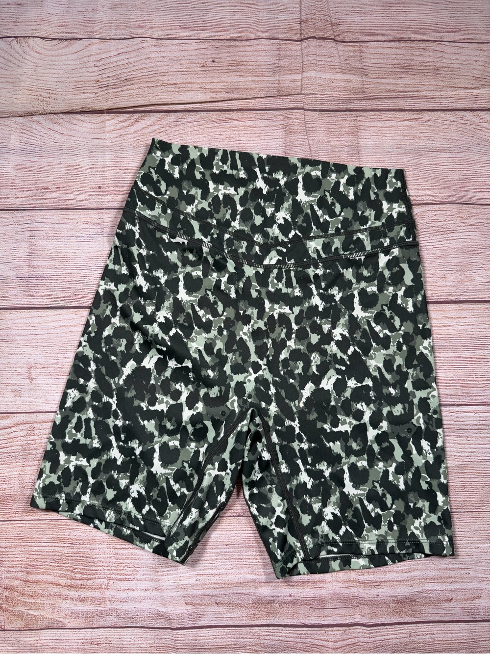 Women’s High-Rise Leopard Print Bike Shorts‎ - Green